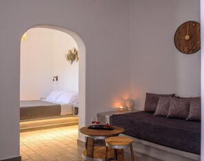 Suite superior, bañera de hidromasaje | 1 dormitorio, wifi gratis, ropa de cama