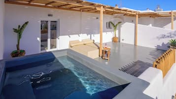 Superior-Suite, Whirlpool | 1 Schlafzimmer, kostenloses WLAN, BettwÀsche