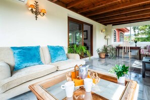 Televisio, pöytätennispöytä