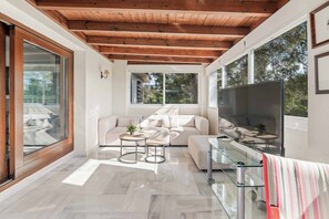 Televisie en een tafeltennistafel