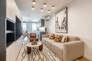 TV - Sweett | Montmartre 2 (Paris)