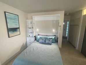 3 bedrooms, desk, travel crib, WiFi