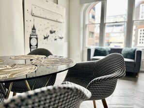 TV connectée de 40 cm avec chaînes par satellite, Netflix