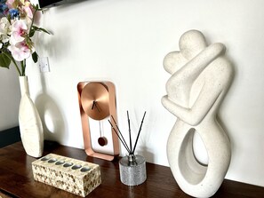 TV connectée de 40 cm avec chaînes par satellite, Netflix