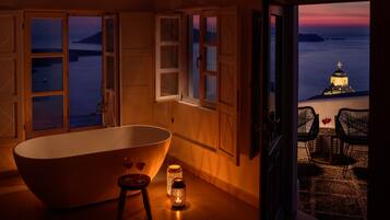 Honeymoon Suite with Caldera View | 1 chambre, coffres-forts dans les chambres, Wi-Fi gratuit