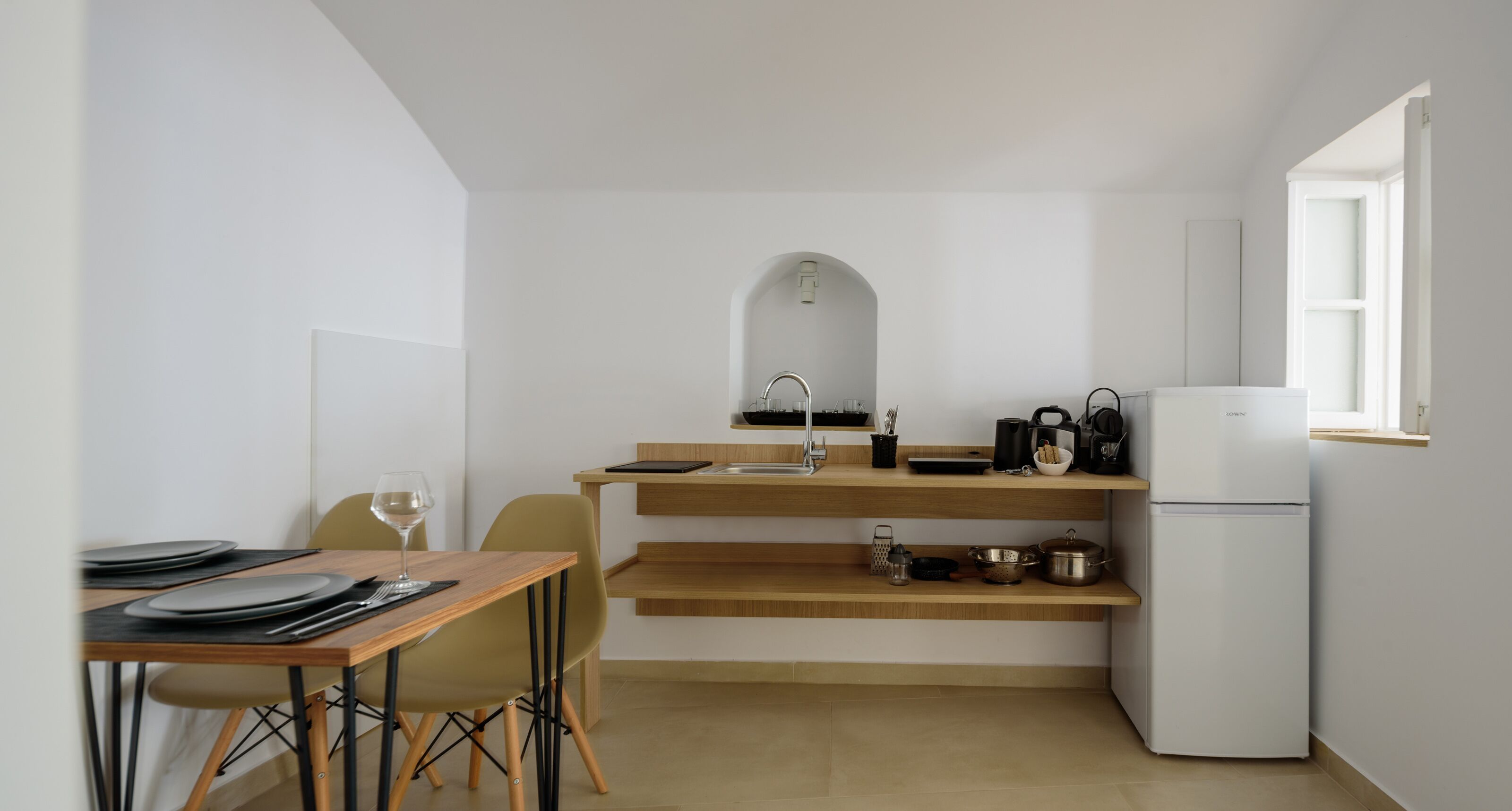 Honeymoon Suite with Indoor Plunge Pool and Caldera View | 1 chambre, coffre-fort, accès au Wi-Fi (inclus)