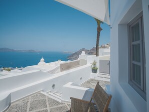 Deluxe Suite with Indoor Hot Tub and Caldera View | 露台/庭院