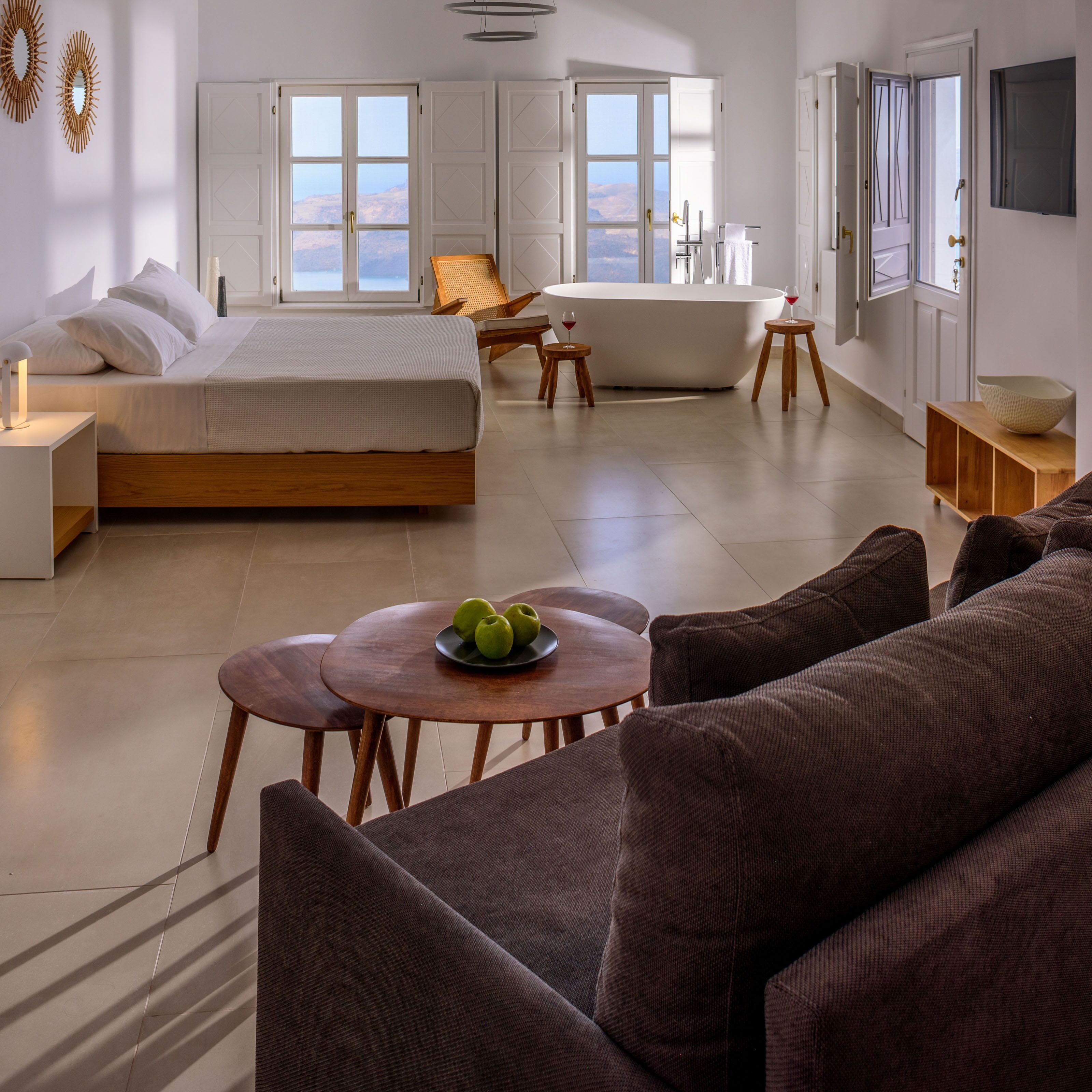 Honeymoon Suite with Indoor Plunge Pool and Caldera View | 1 Schlafzimmer, Zimmersafe, kostenloses WLAN