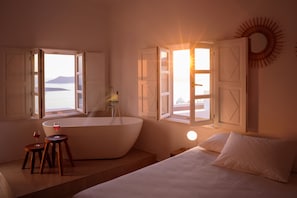 Deluxe Suite with Indoor Hot Tub and Caldera View | 1 quarto, cofres nos quartos, Wi-Fi de cortesia