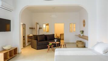 Honeymoon Suite with Indoor Plunge Pool and Caldera View | 1 Schlafzimmer, Zimmersafe, kostenloses WLAN