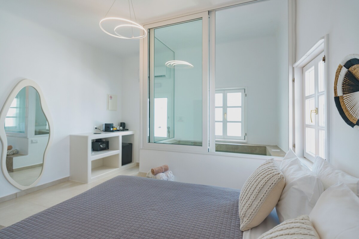 Deluxe Suite with Indoor Hot Tub and Caldera View | 1 間臥室、客房內保險箱、免費無線上網