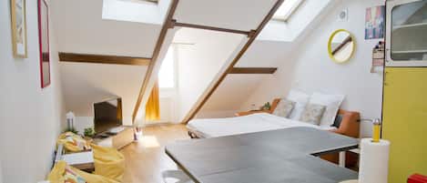 1 habitación, tabla de planchar con plancha, wifi y ropa de cama