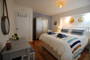 3 chambres, fer et planche à repasser, Wi-Fi gratuit, draps fournis