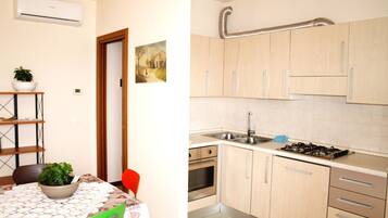 Frigorifero, forno, piano cottura, lavastoviglie