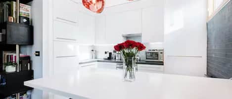 Réfrigérateur, micro-ondes, four, lave-vaisselle