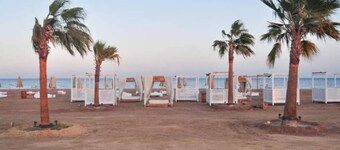 Mangroovy Magic PoolView 1BR in Beachfront Complex