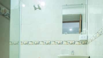 Superior Double Room | Bathroom
