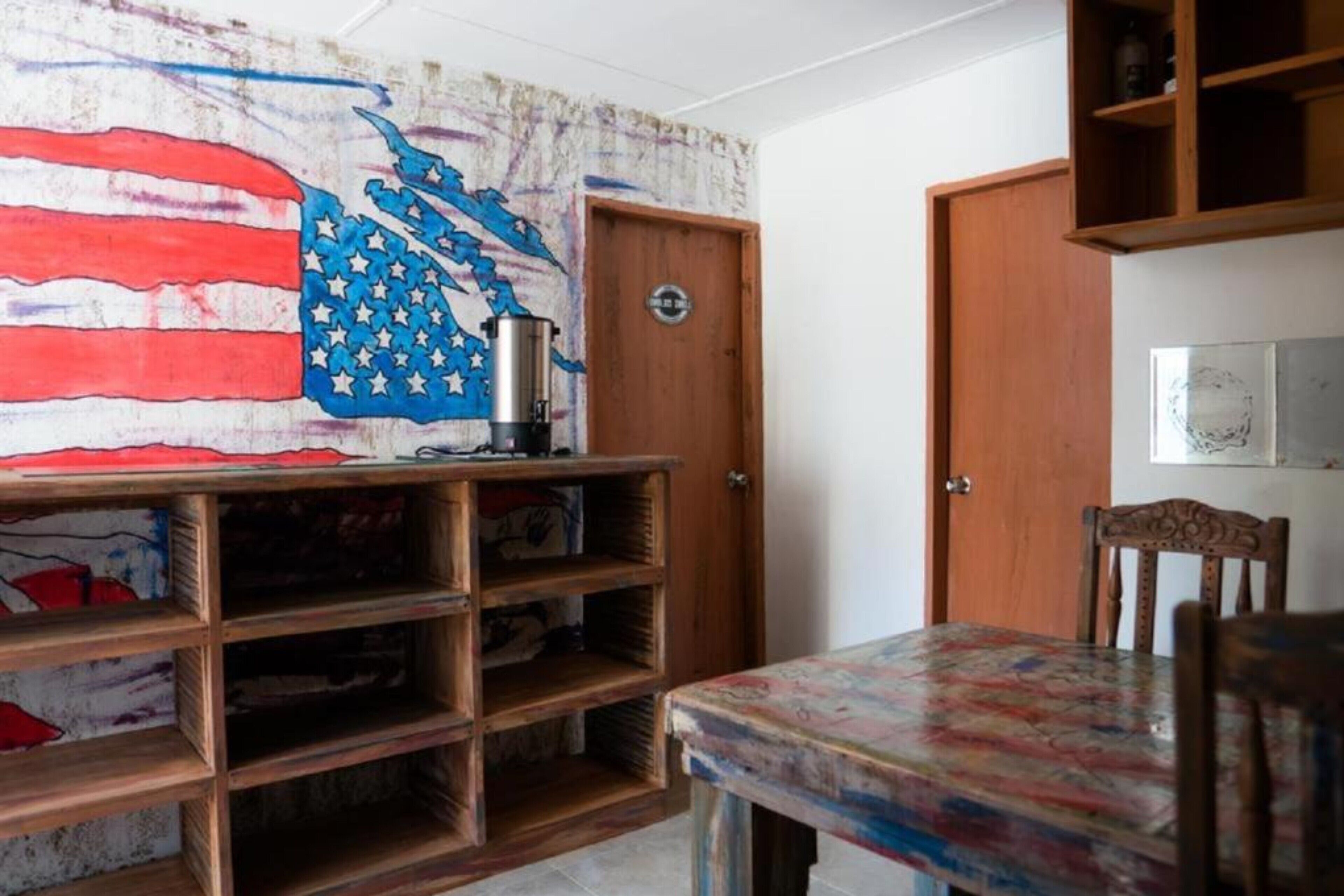 Foto - The American Corner Hostel & Gastro Bar