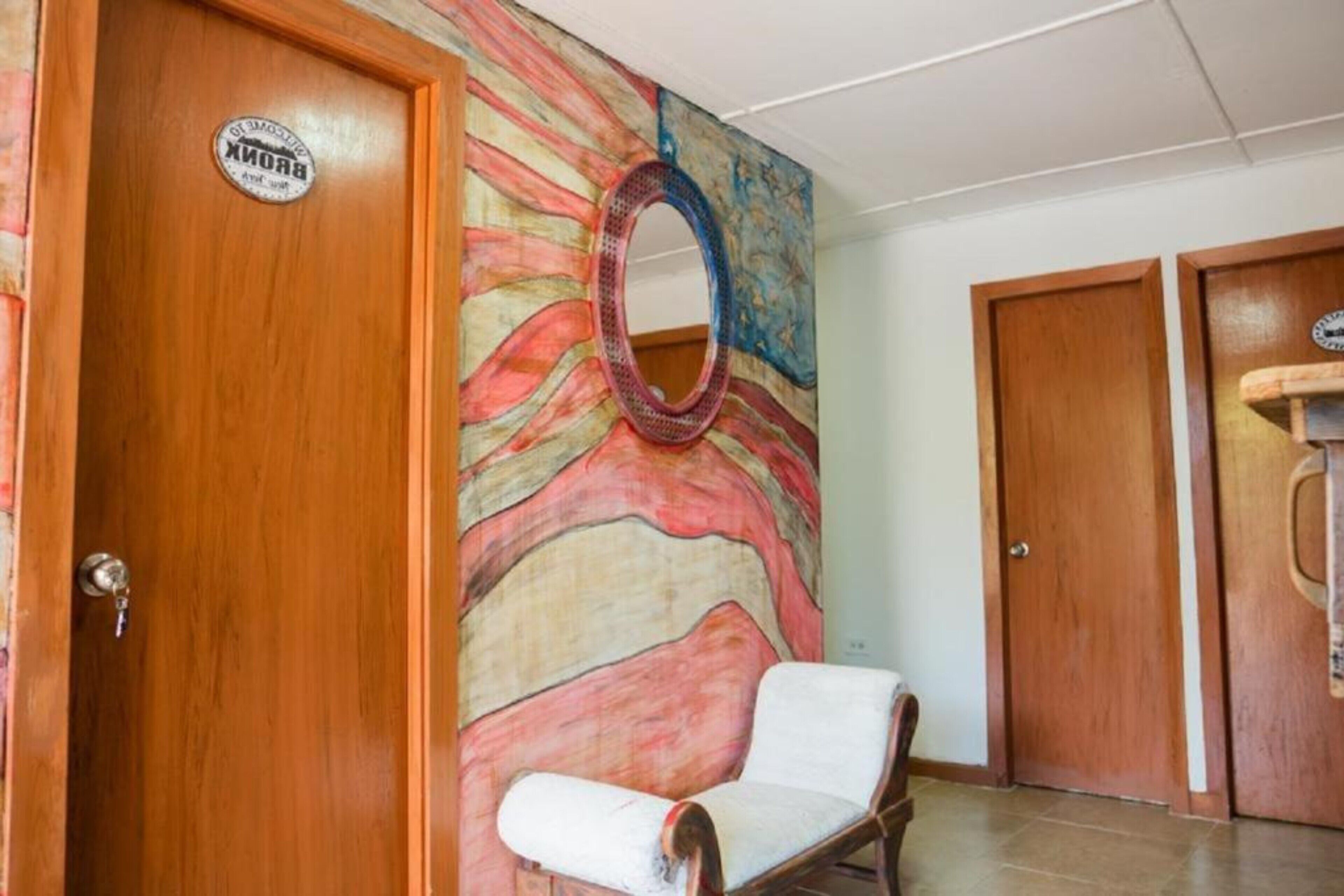 Foto - The American Corner Hostel & Gastro Bar