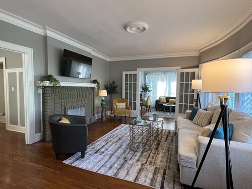 Spacious 2 bed room apartment near Shaker, Cleveland clinic, CWRU, Van aken. 