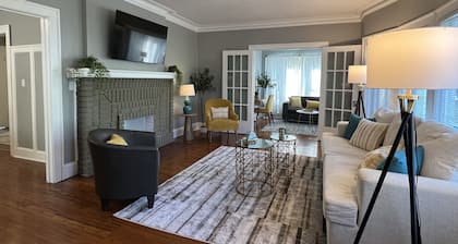 Spacious 2 bed room apartment near Shaker, Cleveland clinic, CWRU, Van aken.