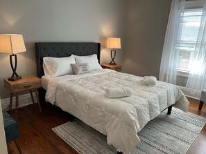 2 slaapkamers, een strijkplank/strijkijzer, gratis wifi, beddengoed