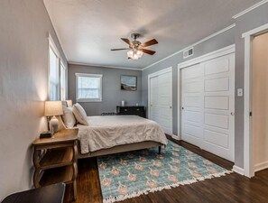 4 bedrooms, travel crib, WiFi, bed sheets