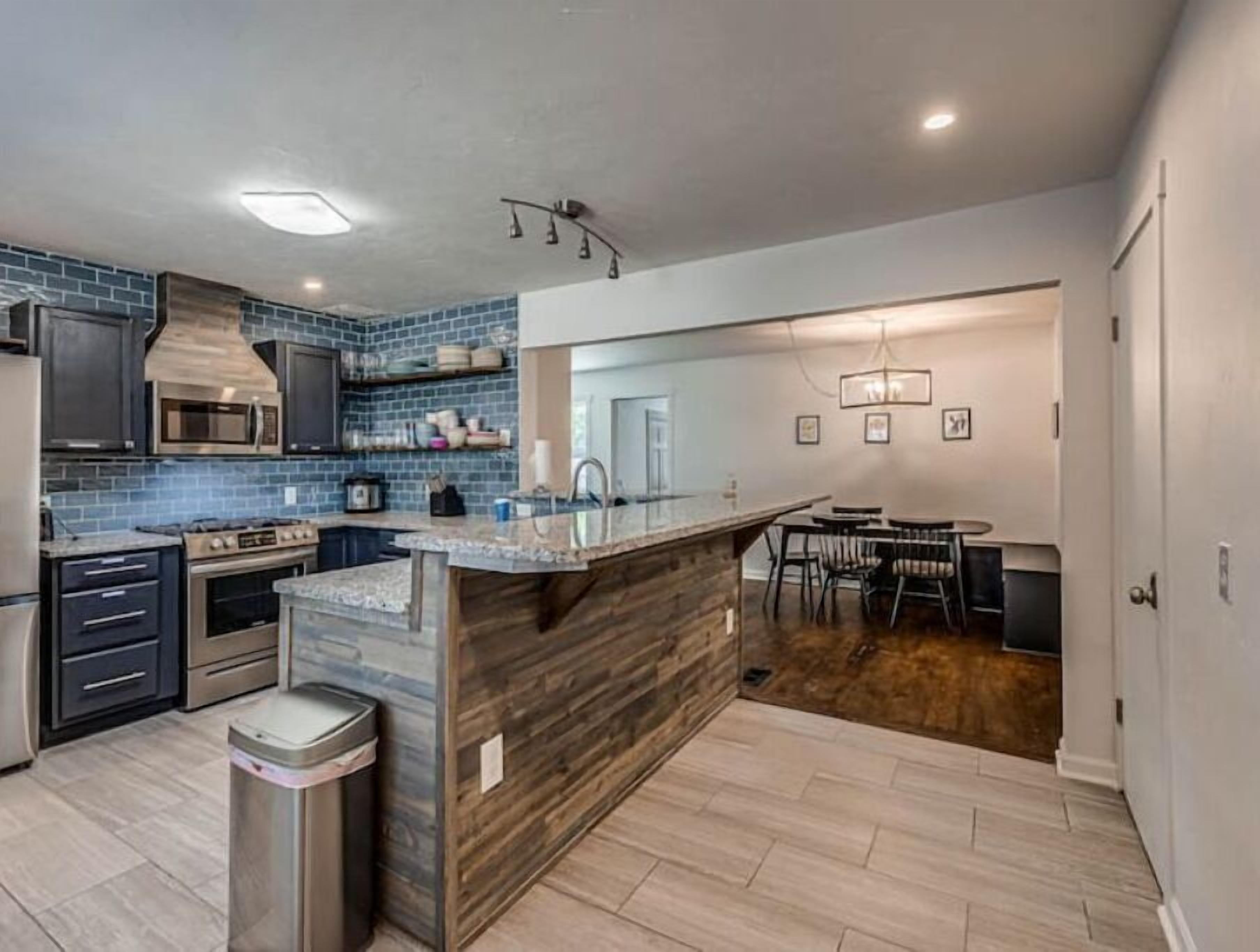 雪櫃、微波爐、焗爐、爐具