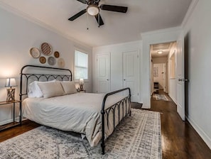 4 bedrooms, travel cot, WiFi, bed sheets