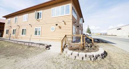 Rewak Studios: Gigabit Powered WiFi! Hotel-Style Furnished Studios--Easy Walk to Lots of Places