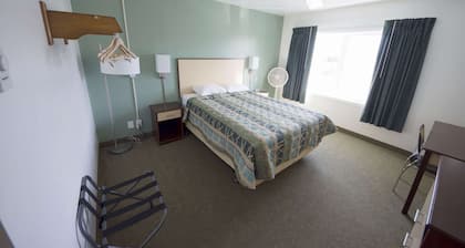 Rewak Studios: Gigabit Powered WiFi! Hotel-Style Furnished Studios--Easy Walk to Lots of Places