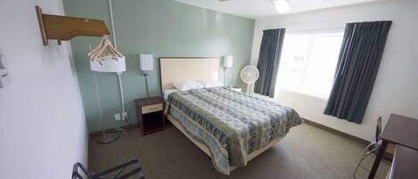 1 bedroom, desk, WiFi, bed sheets