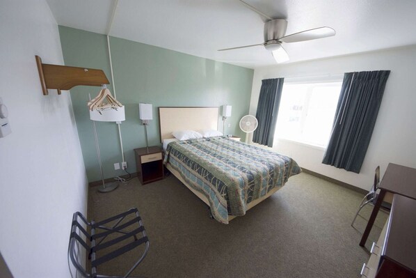 1 bedroom, desk, WiFi, bed sheets