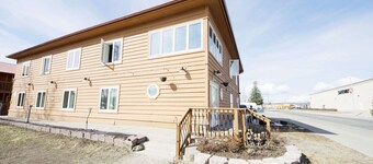 Rewak Studios: Gigabit Powered WiFi! Hotel-Style Furnished Studios--Easy Walk to Lots of Places