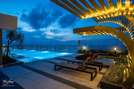 2 outdoor pools, open 7:00 AM to 8:30 PM, free cabanas, sun loungers