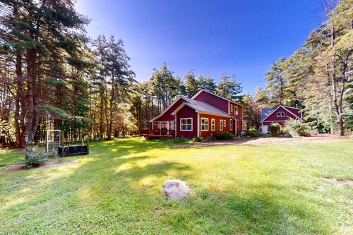 Green home near beach & hiking trails with firepit, fireplace, beautiful views