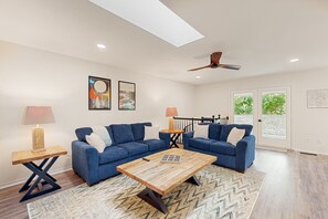 Fernseher, Tischfußball