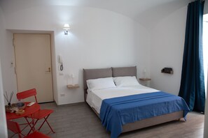 1 Schlafzimmer, Schreibtisch, WLAN, Bettwäsche