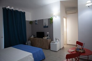 1 bedroom, desk, WiFi, bed sheets