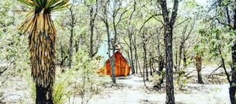 Pequeña Cabaña Mágica con Chimenea Interior