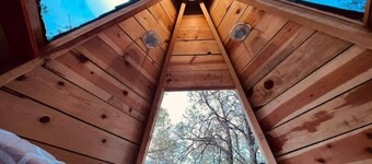 Pequeña Cabaña Mágica con Chimenea Interior