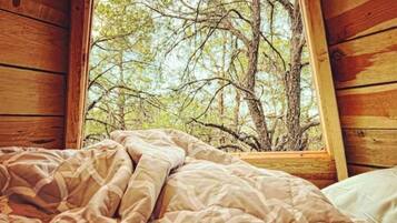 1 bedroom, bed sheets