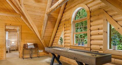 Firefly Lodge; views, theatre, game room, hot tub