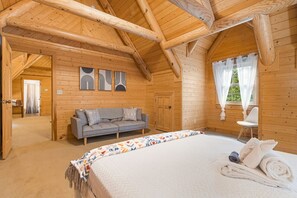 4 bedrooms, desk, iron/ironing board, travel cot - Firefly Lodge; movie theatre|hot tub|game room (Bryson City)