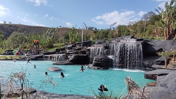 Pool waterfall