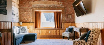 Nugget Suite - Main Street