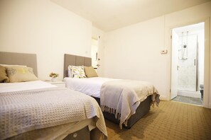 4 Schlafzimmer, Bügeleisen/Bügelbrett, WLAN, Bettwäsche