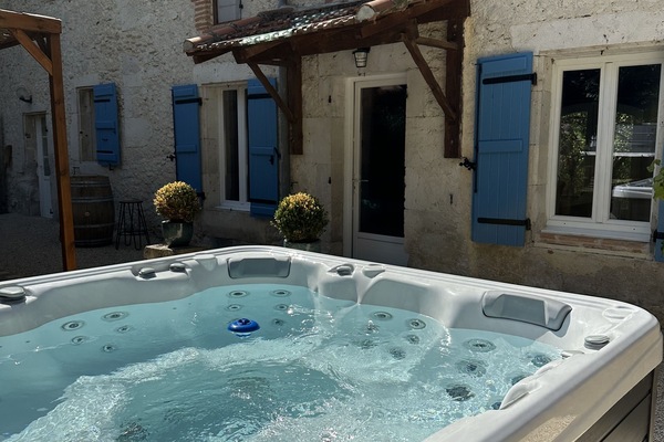 Bain à remous extérieur