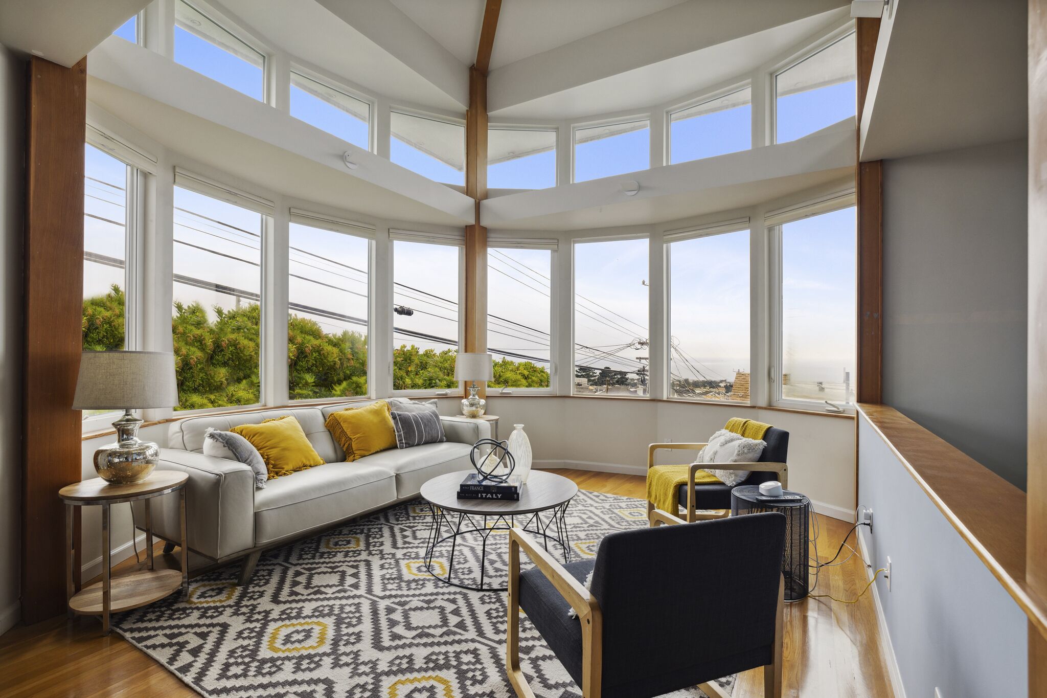 Smart-TV og stereoanlegg