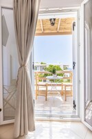 Quarto casal standard, 1 quarto, vista parcial para o mar | Terraço/pátio